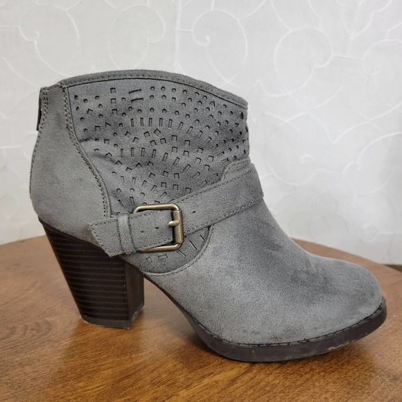 JustFab Womens Ankle Boots Size 7 Gray Cutout Buckled Back Zipped Chunky Heels - Picture 1 of 9